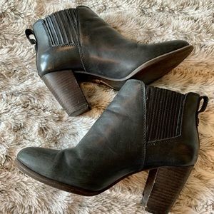 Ugg “Poppy” Bootie 🖤